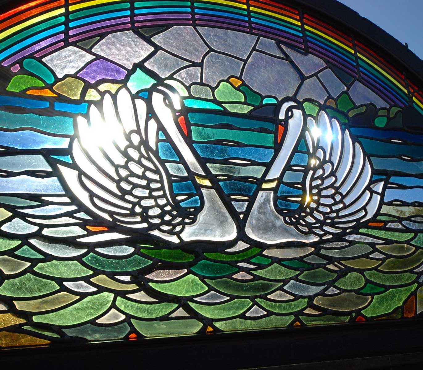 glas in lood zwanen